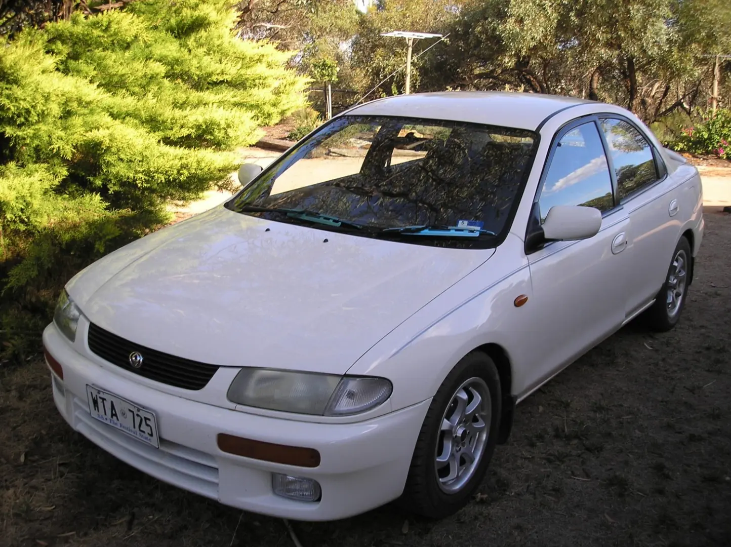 Mazda 323 323 1.8i 6