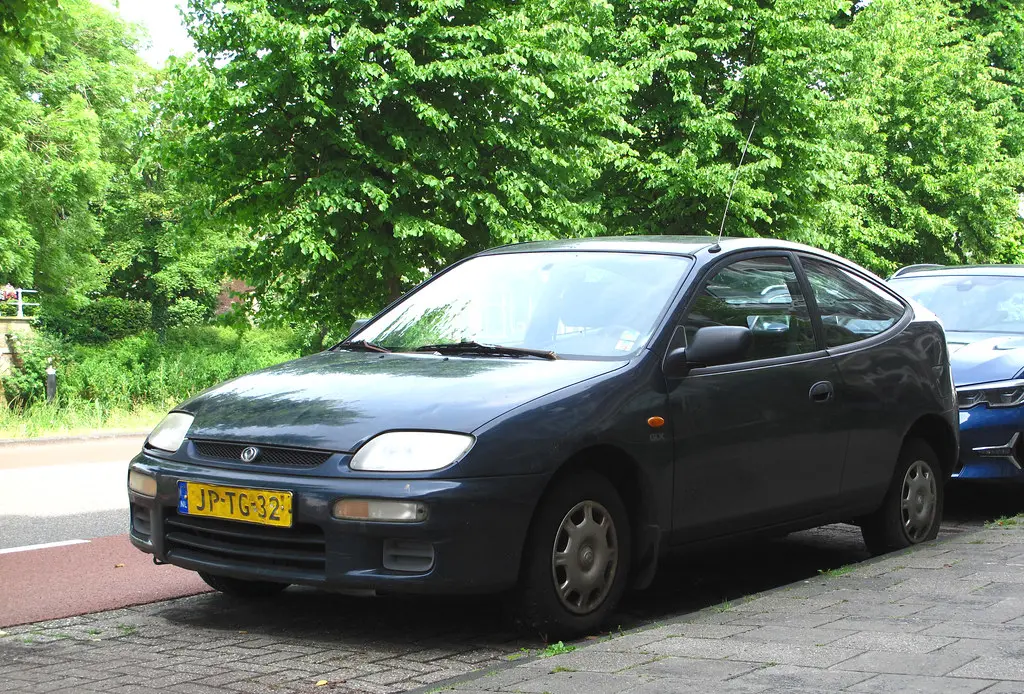 Mazda 323 323 C 1.5i GLX 6