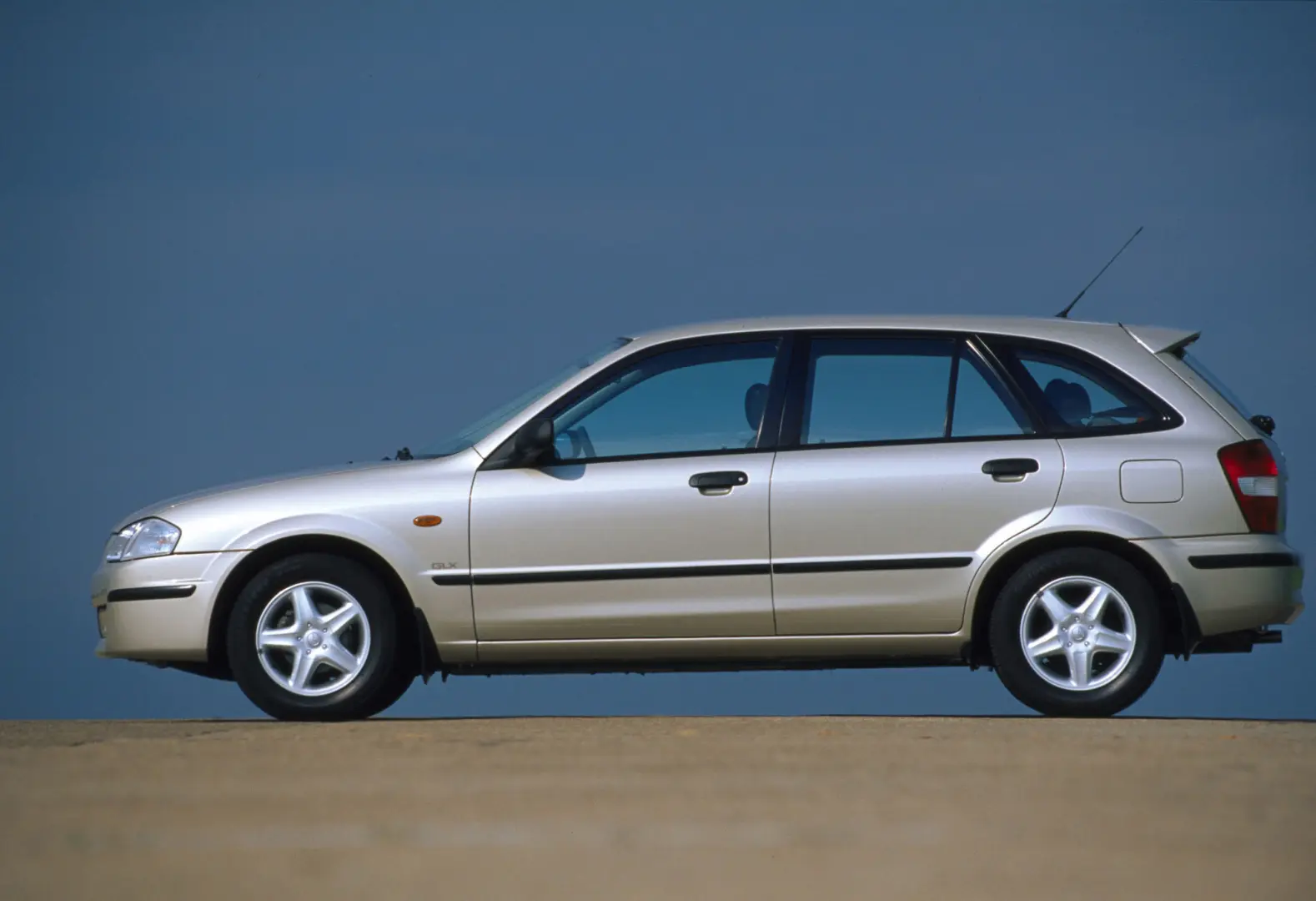 Mazda 323 323 F 1.6 Exclusive 7