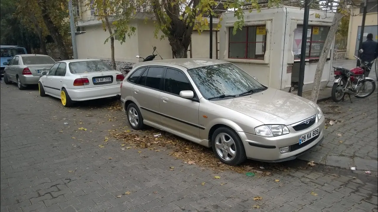 Mazda 323 323 F Astina 1.5 GLX 4