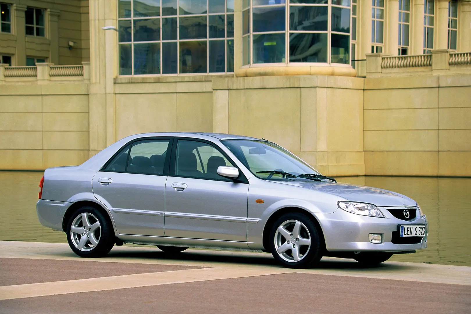 Mazda 323 323 F Astina 1.4 Comfort 7