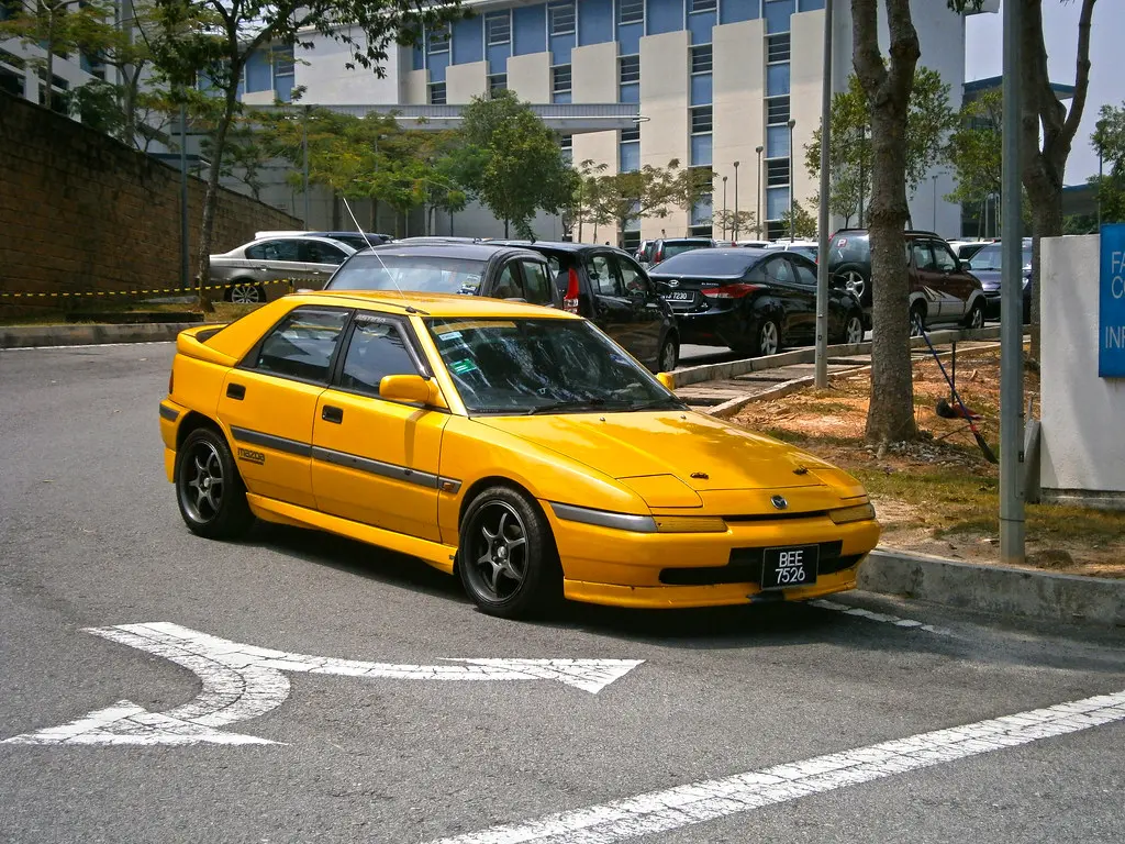 Mazda 323 323 F Astina F 1.5i 4