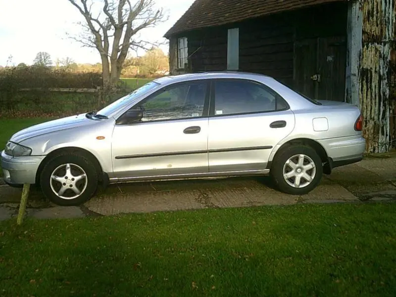 Mazda 323 323 P 1.5i Practica 2