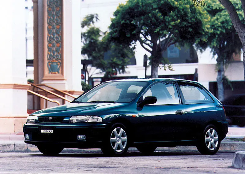 Mazda 323 323 P 1.5i GLX 3