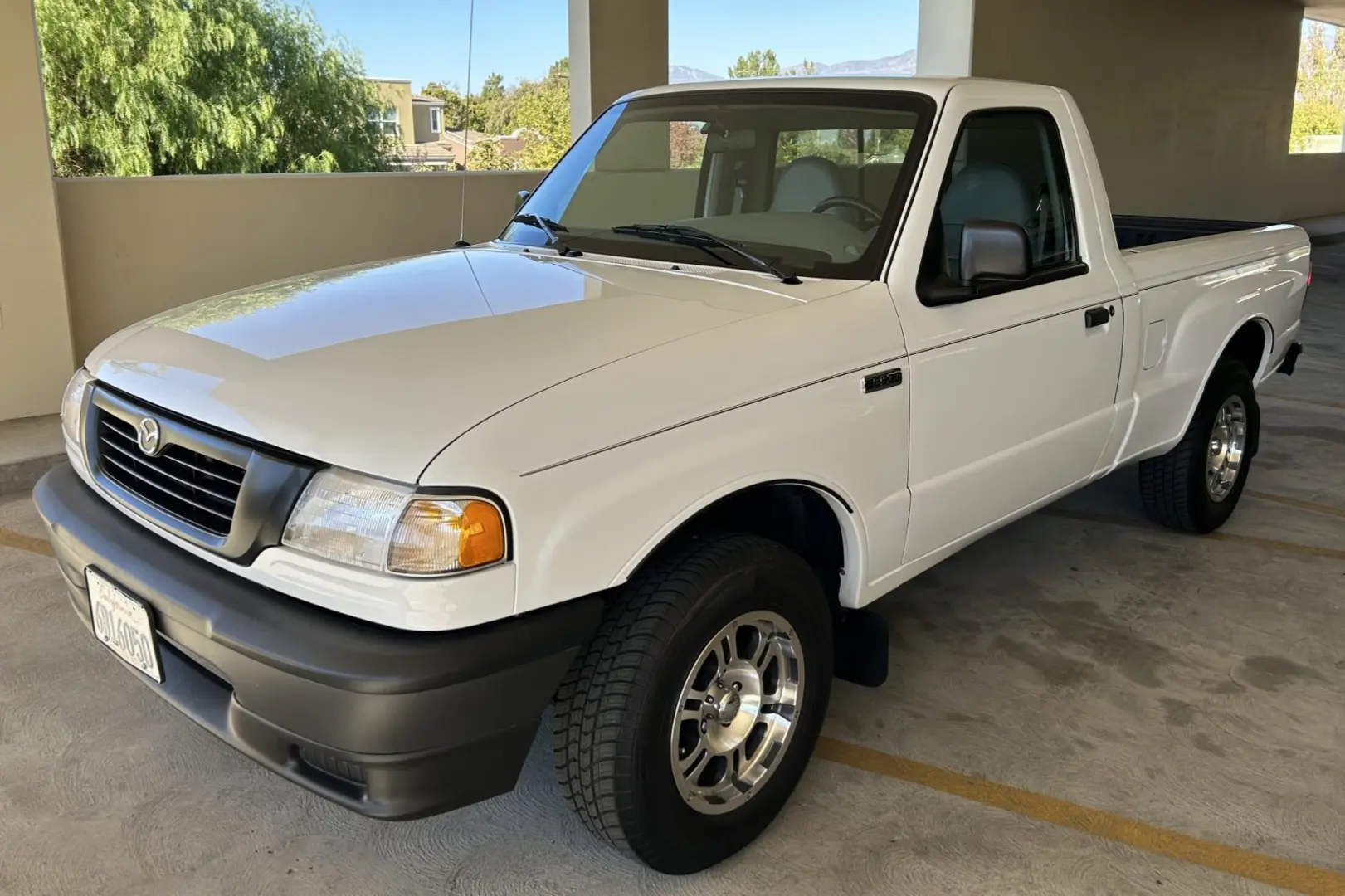 Mazda  B2500 2.5 D 4x4 Basic 5