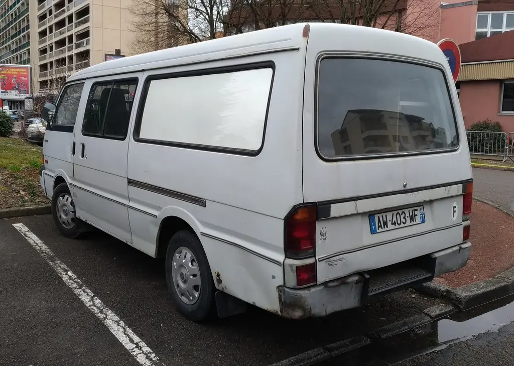 Mazda  E2200 2.2 D 1