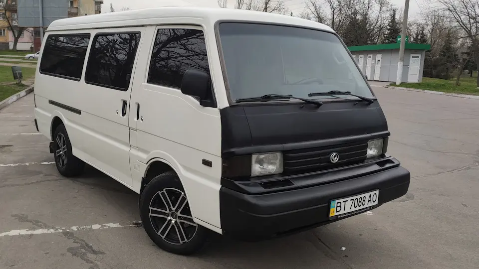 Mazda  E2200 2.2 D 1
