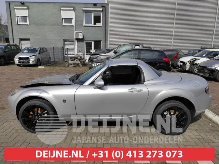 Mazda MX MX-5 1.8i 16V Revolution 2