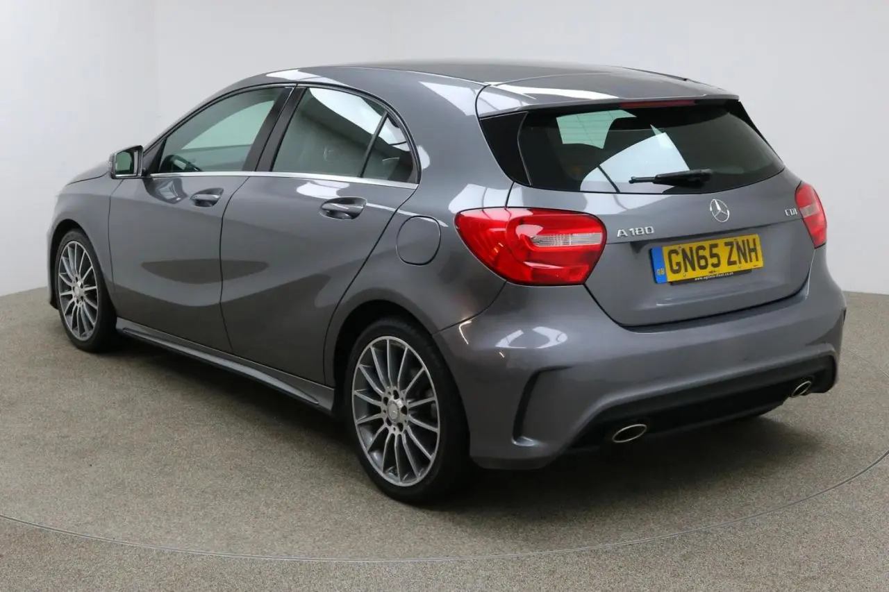 Mercedes-Benz  A 180 BlueEFFICIENCY AMG 7G-DCT 3