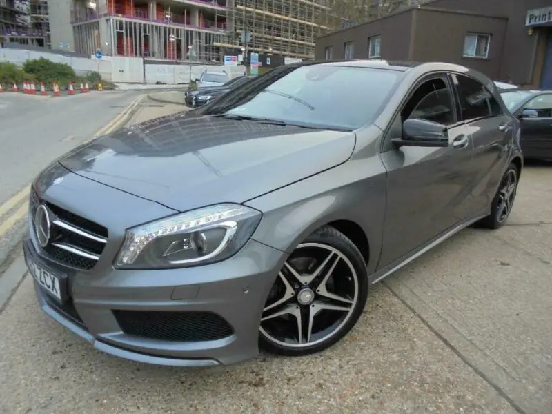 Mercedes-Benz  A 180 BlueEFFICIENCY AMG Sport 7G-DCT 3