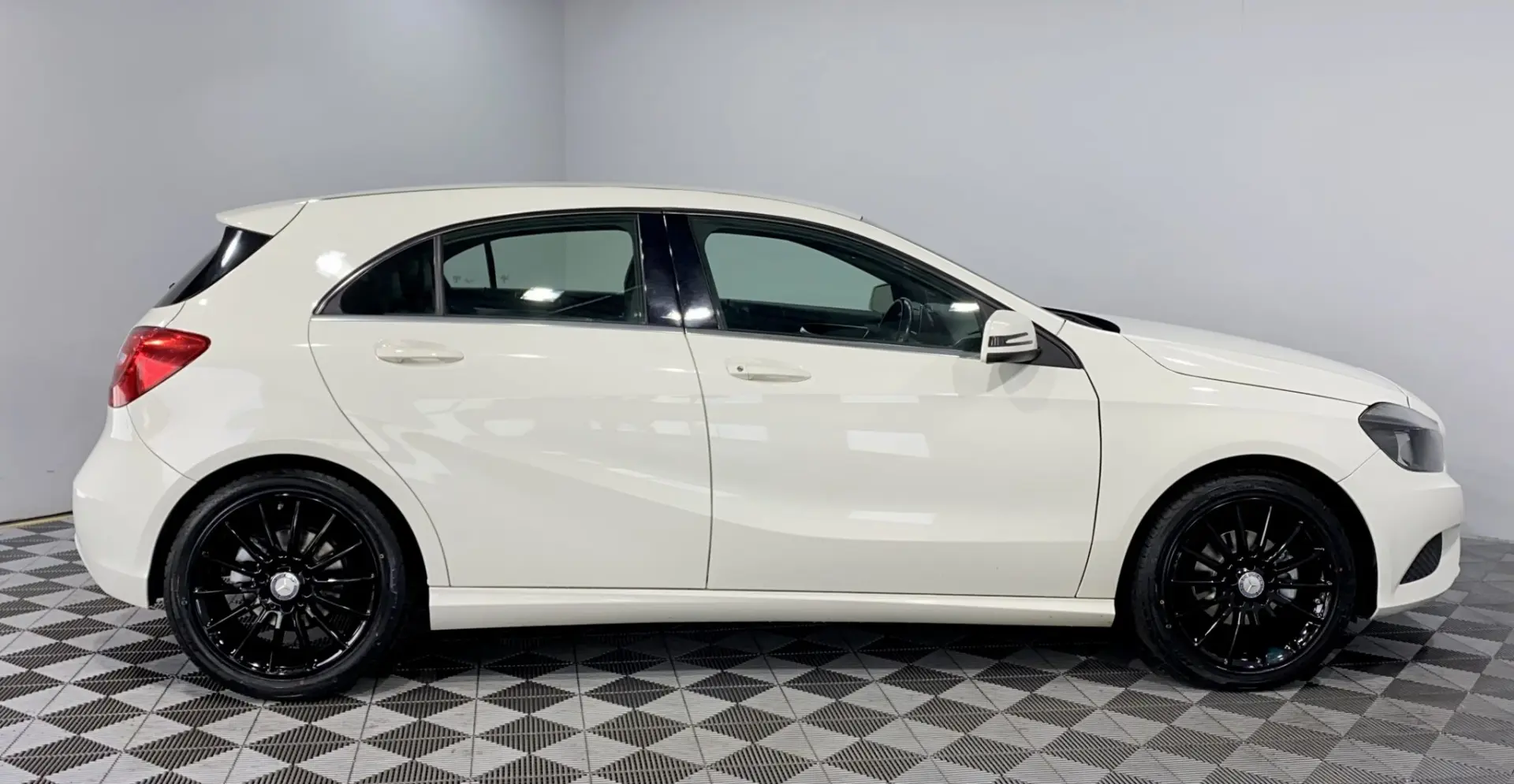 Mercedes-Benz  A 180 BlueEFFICIENCY Style 4