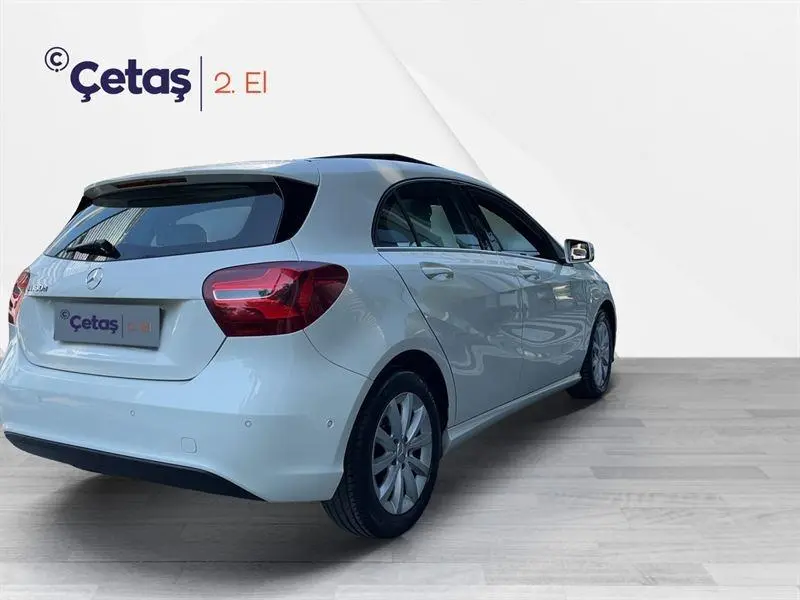 Mercedes-Benz  A 180 BlueEFFICIENCY Style 7G-DCT 5
