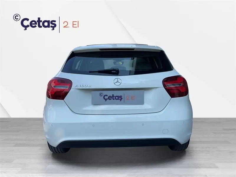 Mercedes-Benz  A 180 BlueEFFICIENCY Style 7G-DCT 5