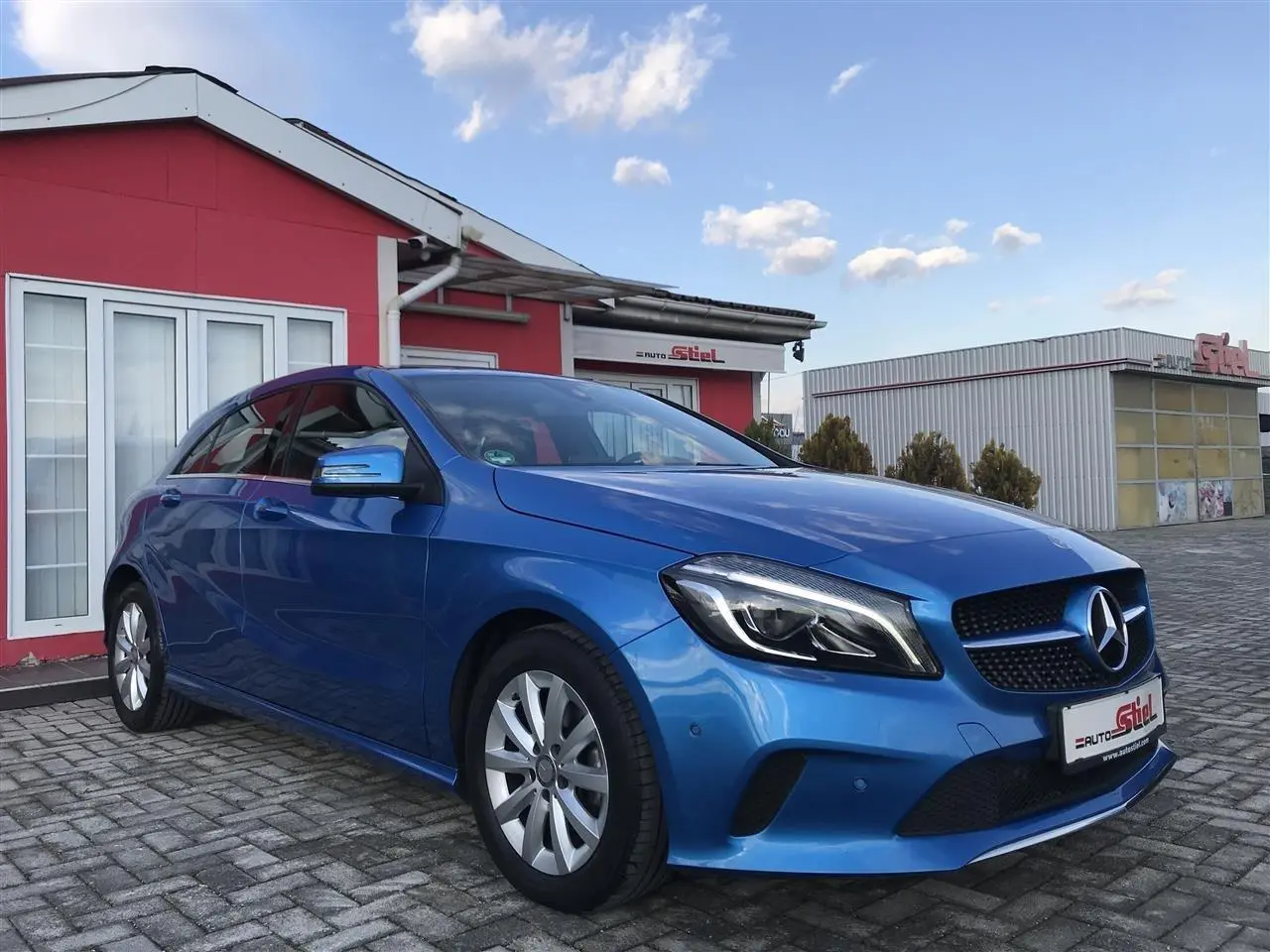 Mercedes-Benz  A 180 BlueEFFICIENCY Style 7G-DCT 5