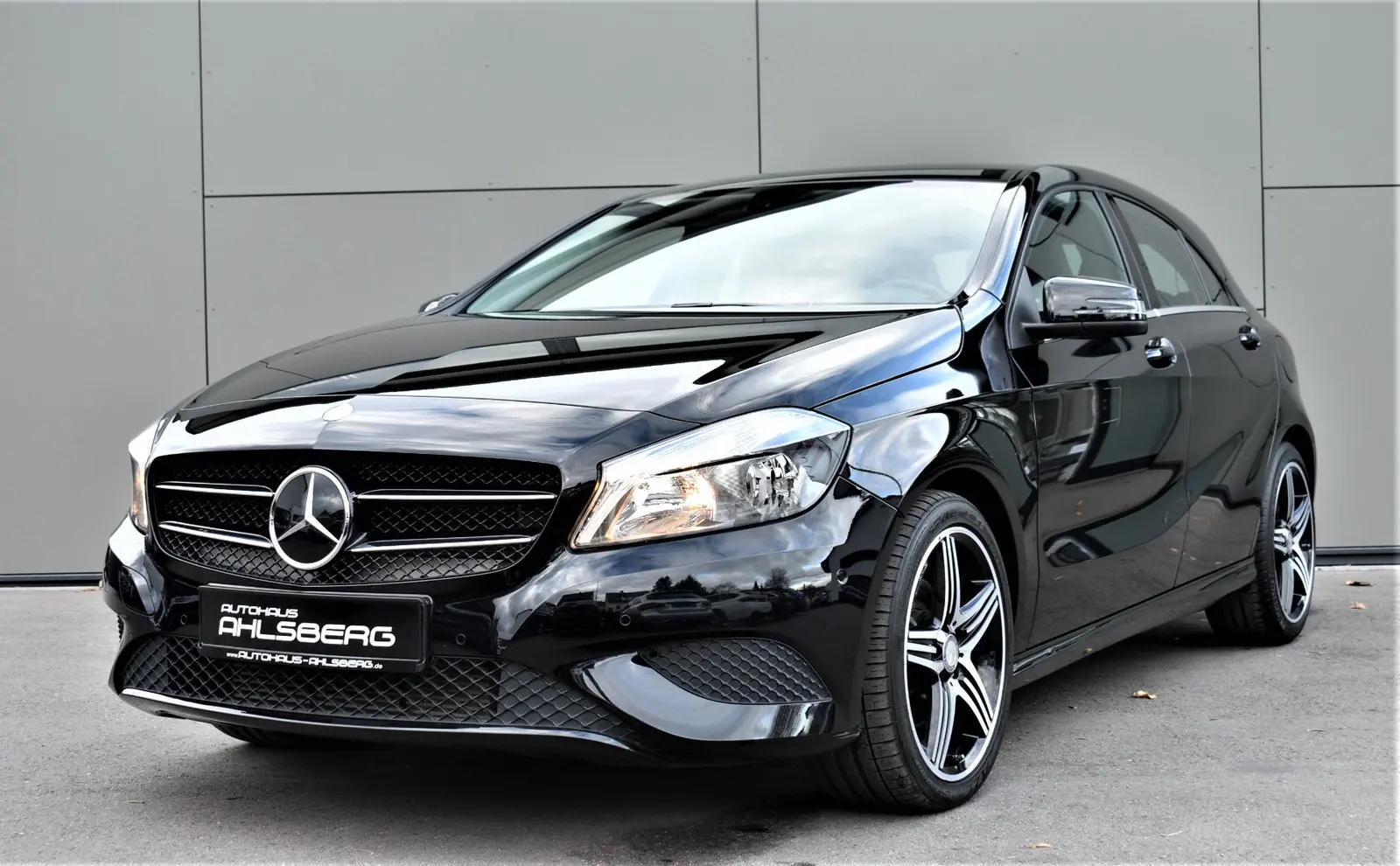 Mercedes-Benz  A 180 BlueEFFICIENCY Style Plus 7G-DCT 6