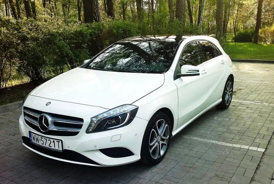 Mercedes-Benz  A 180 BlueEFFICIENCY Style Plus 7G-DCT 5