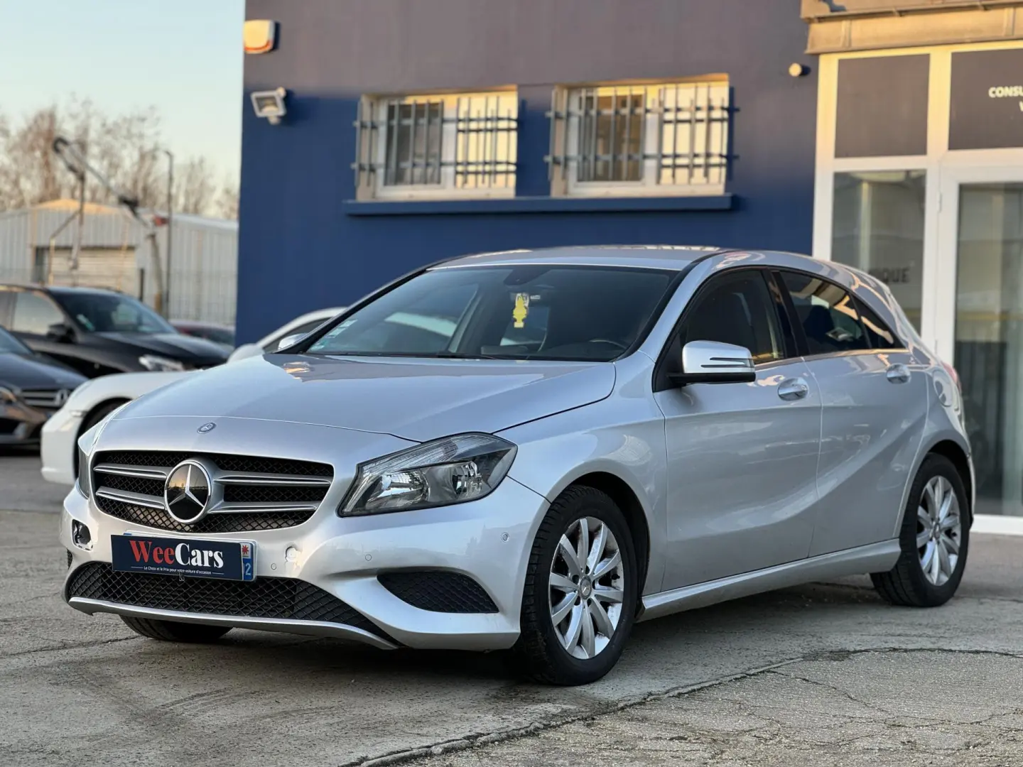 Mercedes-Benz  A 180 BlueEFFICIENCY Urban 7G-DCT 5