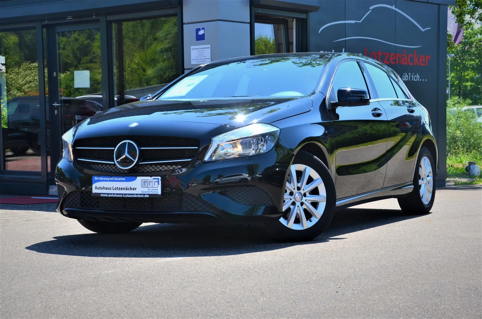 Mercedes-Benz  A 180 BlueEFFICIENCY Urban 7G-DCT 5