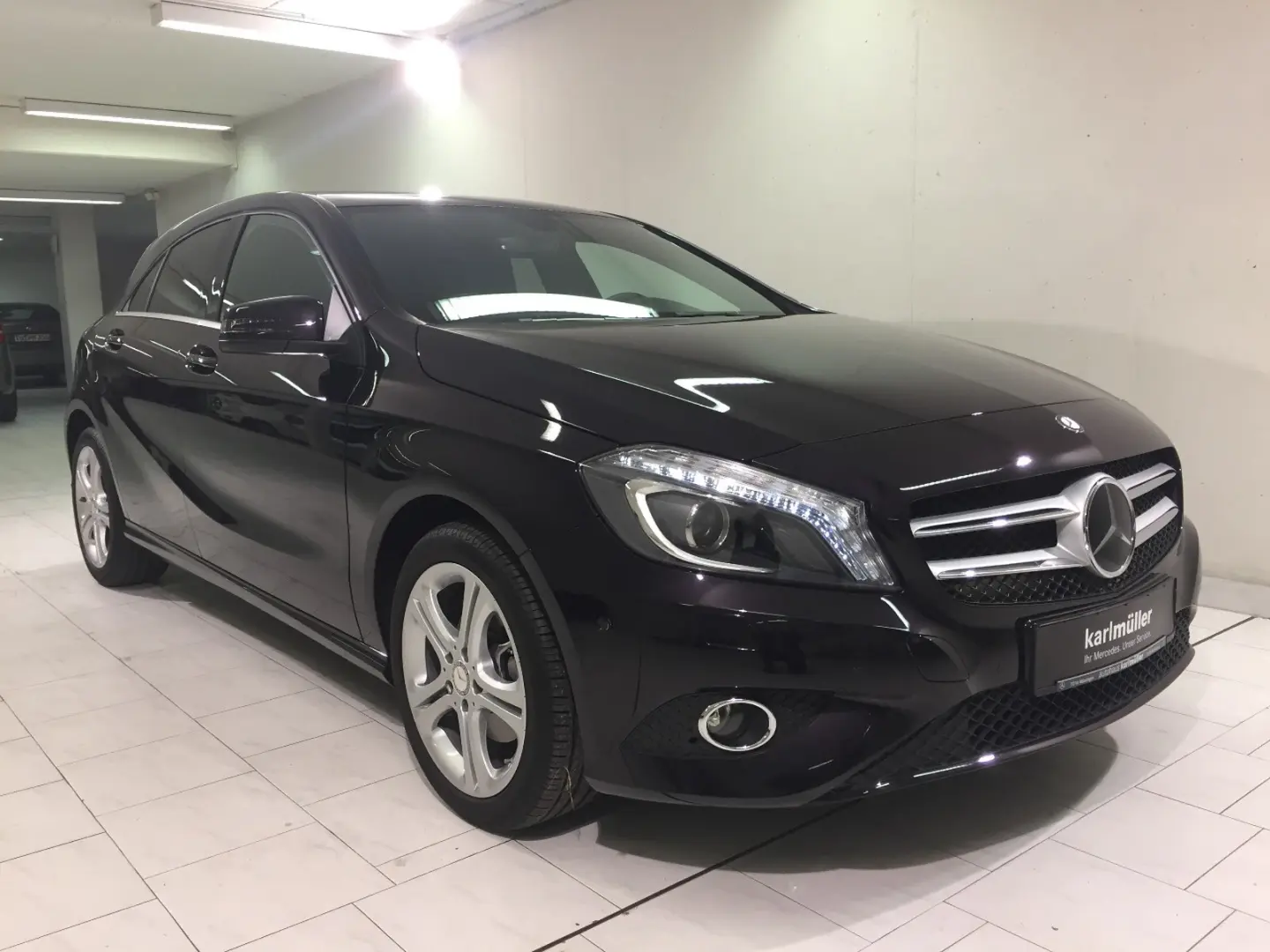 Mercedes-Benz  A 180 BlueEFFICIENCY Style Plus 7G-DCT 4