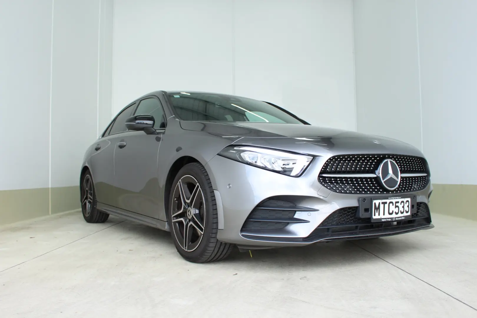 Mercedes-Benz  A 180 Progressive 7G-DCT 1