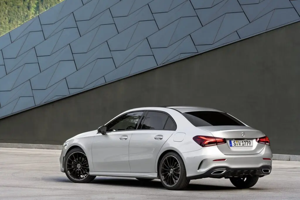 Mercedes-Benz  A 180 d Style 7G-DCT 2