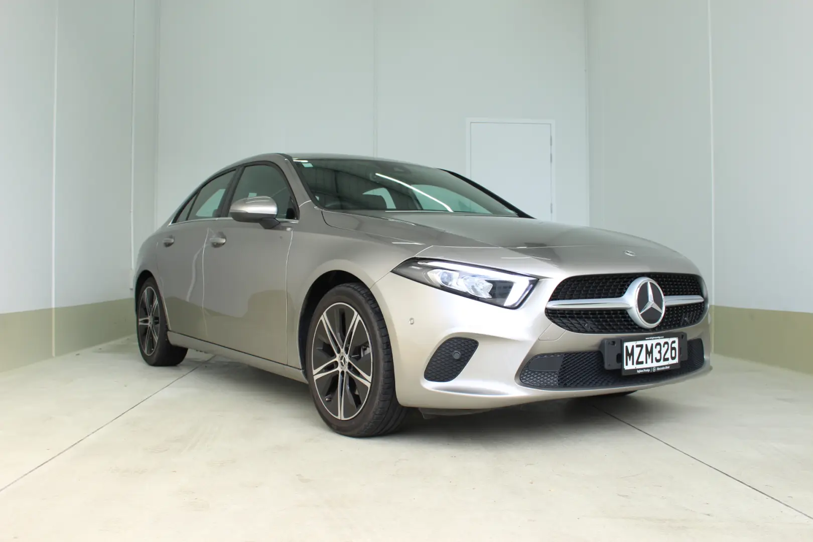 Mercedes-Benz  A 180 Progressive 7G-DCT 3