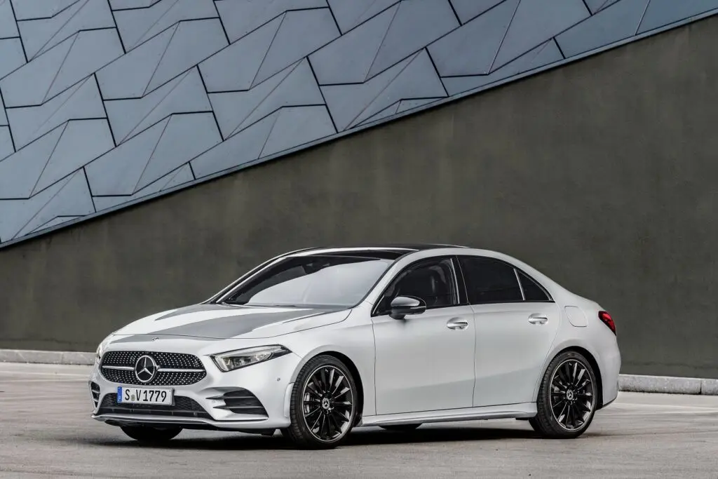 Mercedes-Benz  A 180 Progressive 7G-DCT 5
