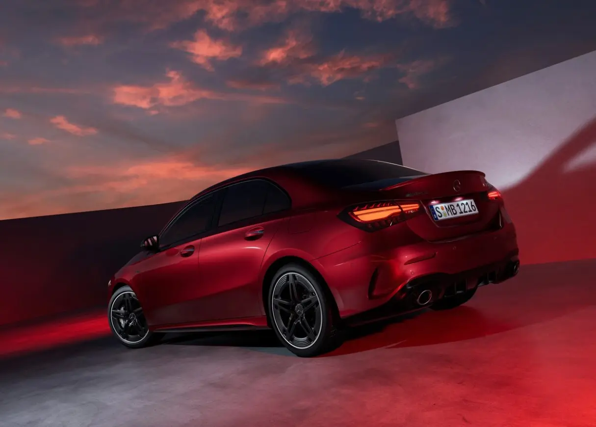 Mercedes-Benz  A 200 AMG 7G-DCT 4