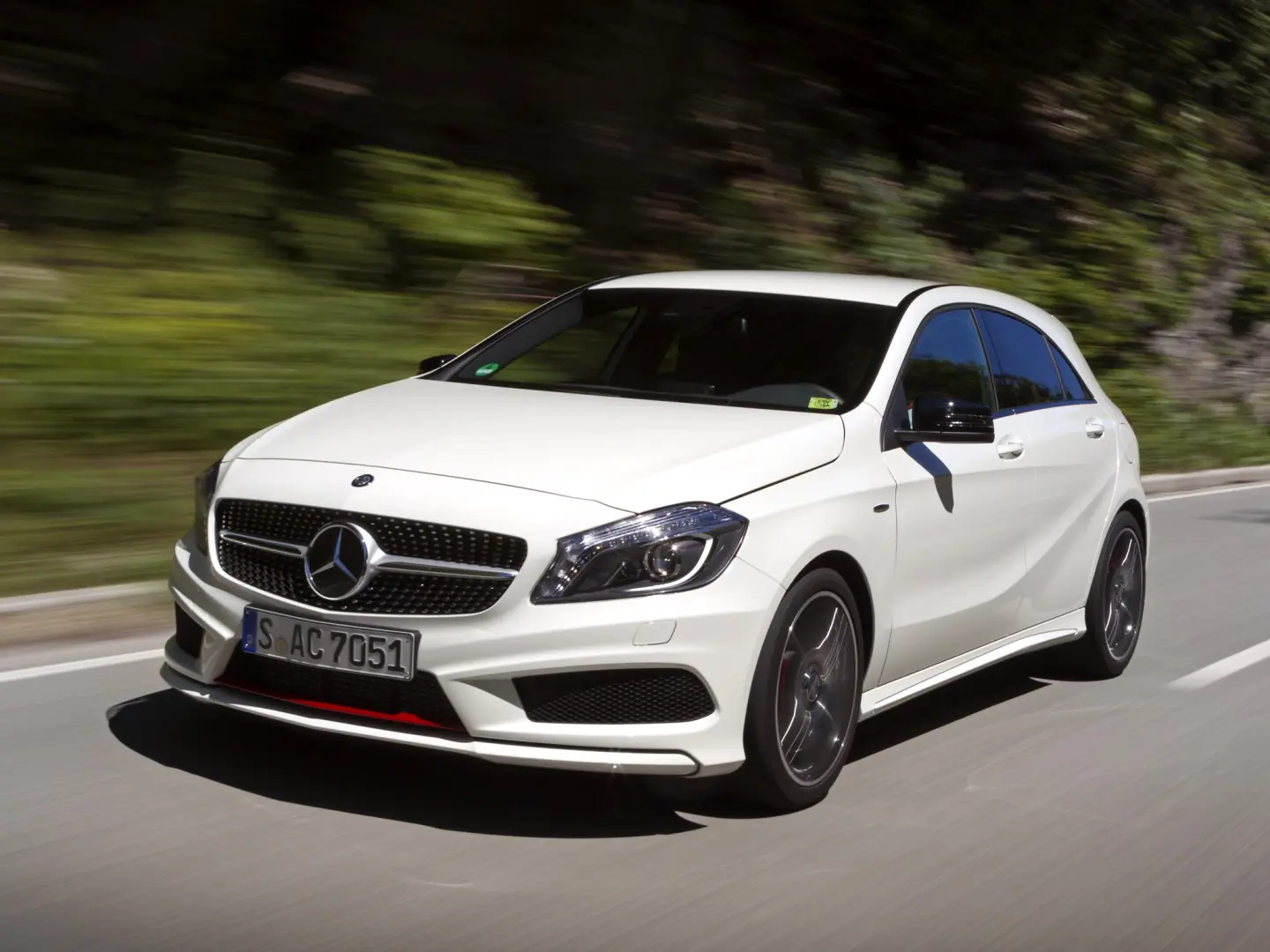 Mercedes-Benz  A 200 BlueEFFICIENCY AMG Sport 6