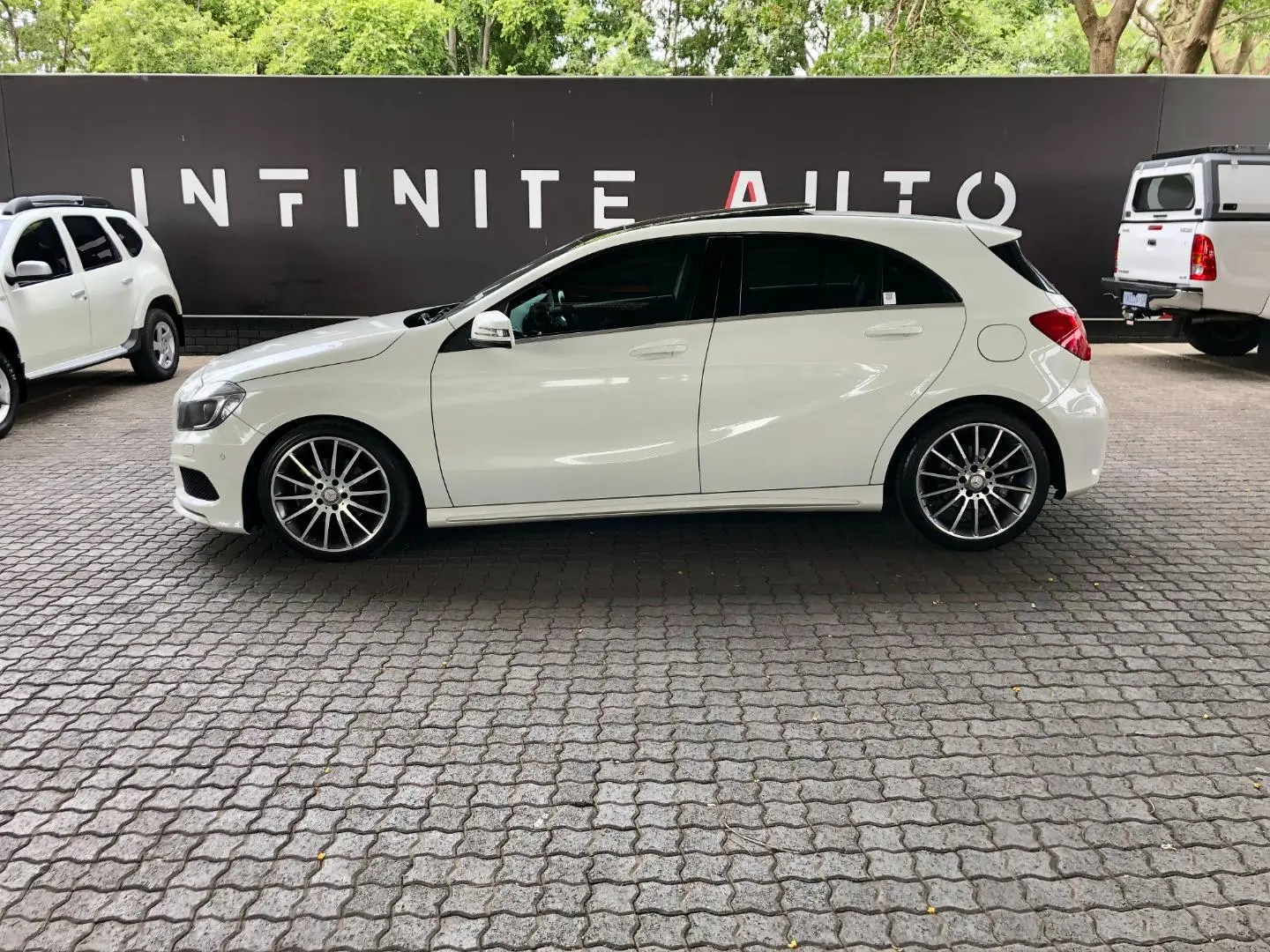Mercedes-Benz  A 200 BlueEFFICIENCY AMG Sport 7G-DCT 4