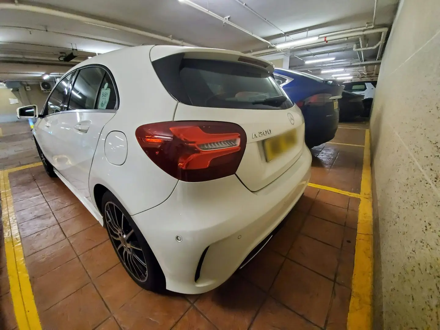 Mercedes-Benz  A 200 BlueEFFICIENCY AMG WhiteArt 7G-DCT 4