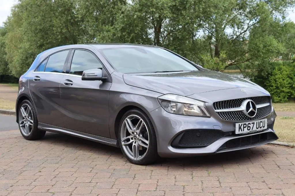 Mercedes-Benz  A 200 BlueEFFICIENCY AMG WhiteArt 7G-DCT 7