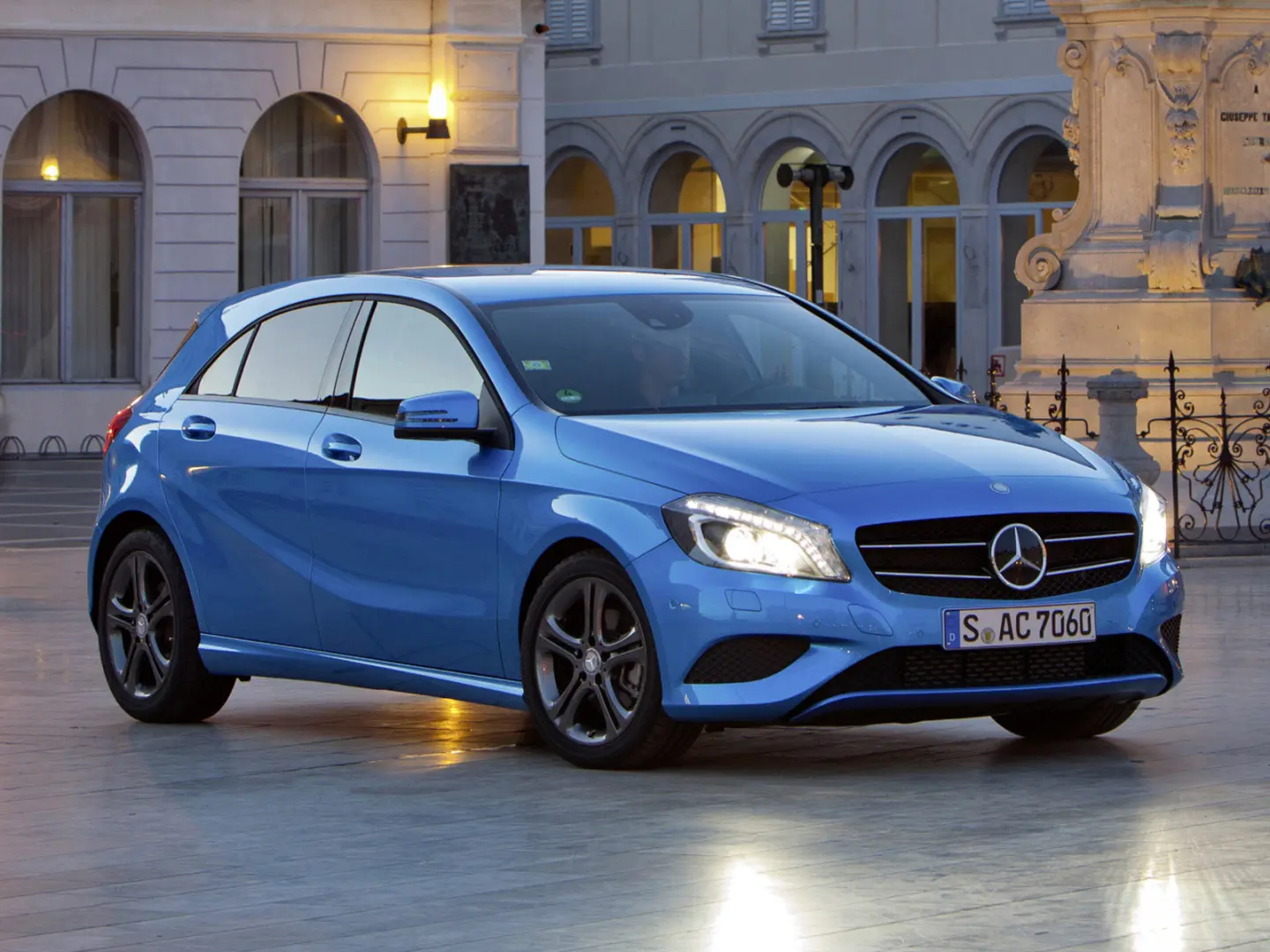 Mercedes-Benz  A 200 BlueEFFICIENCY Urban 4
