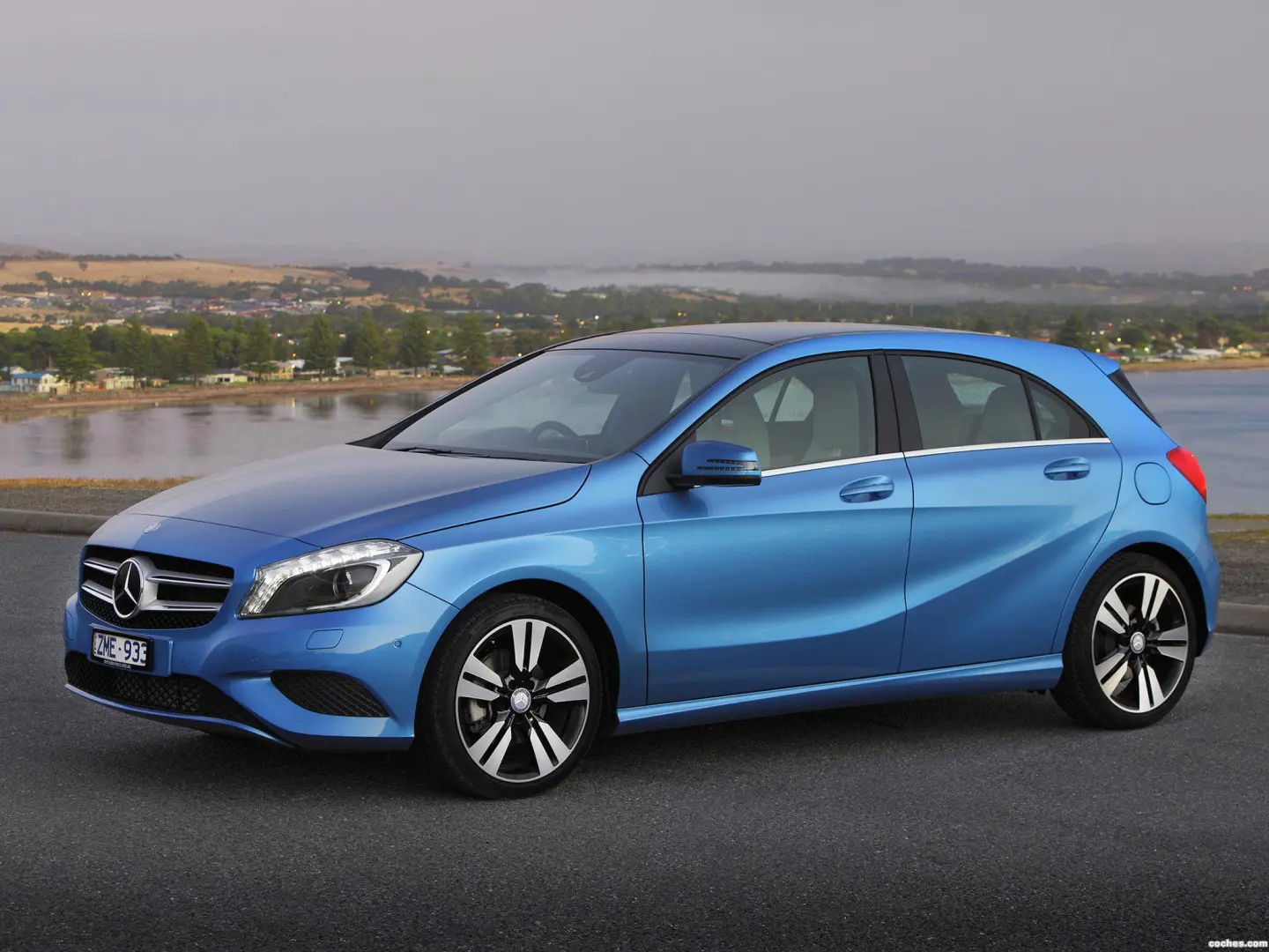 Mercedes-Benz  A 200 BlueEFFICIENCY Urban 6
