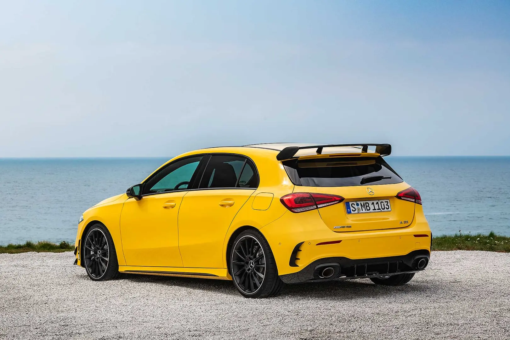 Mercedes-Benz  A 35 4Matic AMG 7G-DCT 0