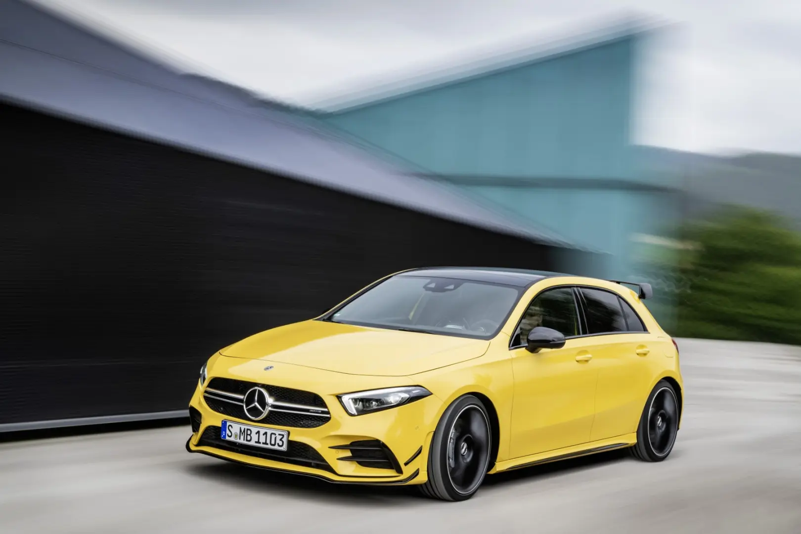 Mercedes-Benz  A 35 4Matic AMG 7G-DCT 5