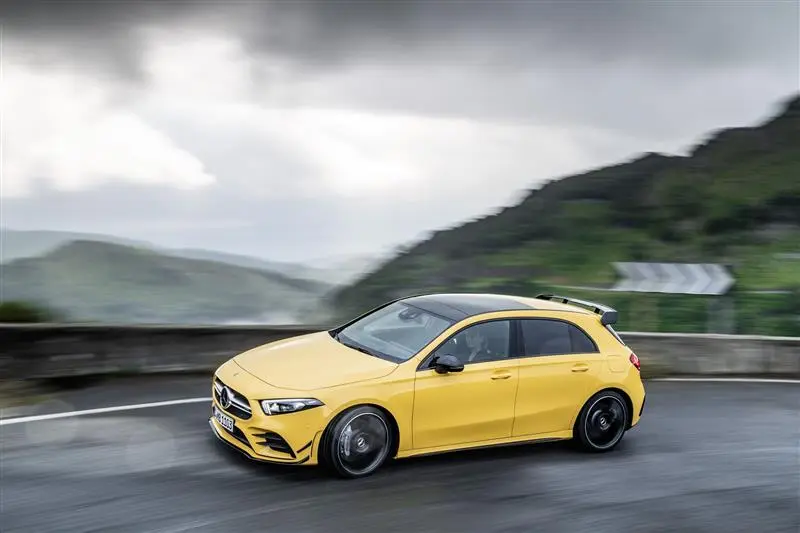 Mercedes-Benz  A 35 4Matic AMG 7G-DCT 3