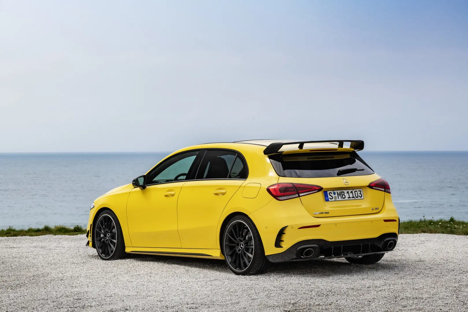 Mercedes-Benz  A 35 4Matic AMG 7G-DCT 5