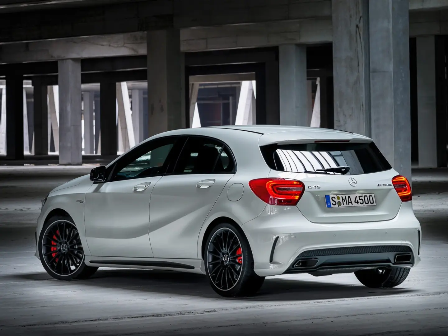 Mercedes-Benz  A 45 4Matic AMG 7G-DCT 6
