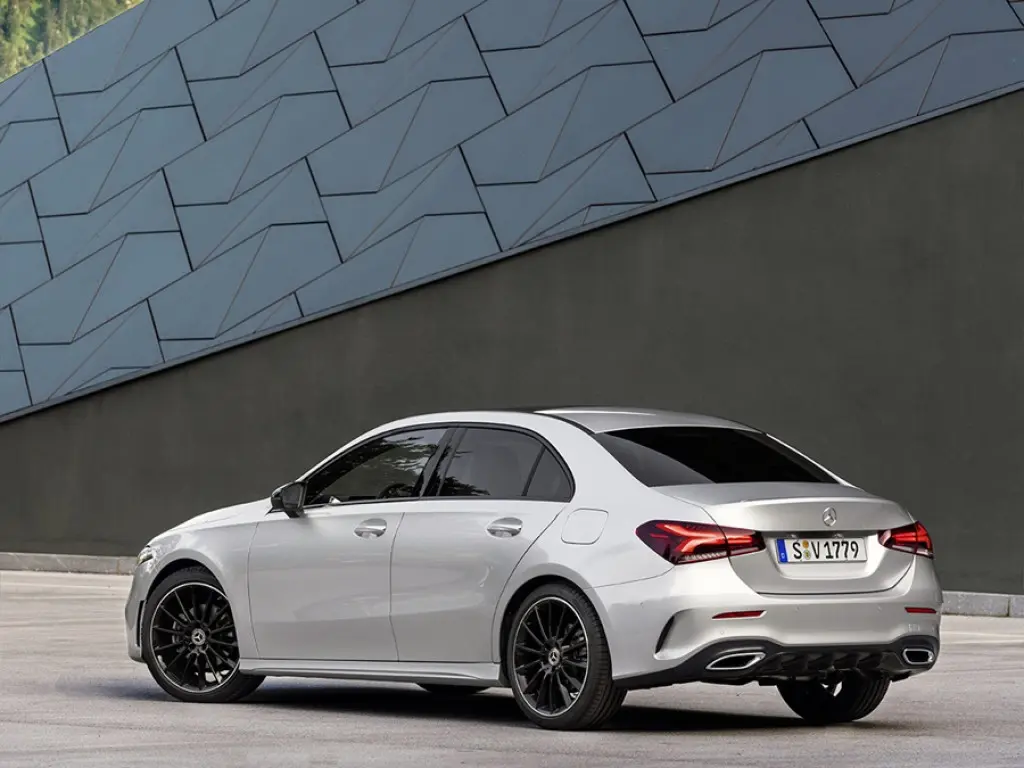 Mercedes-Benz  A Sedan 180 d AMG Orange Art 7G-DCT 5