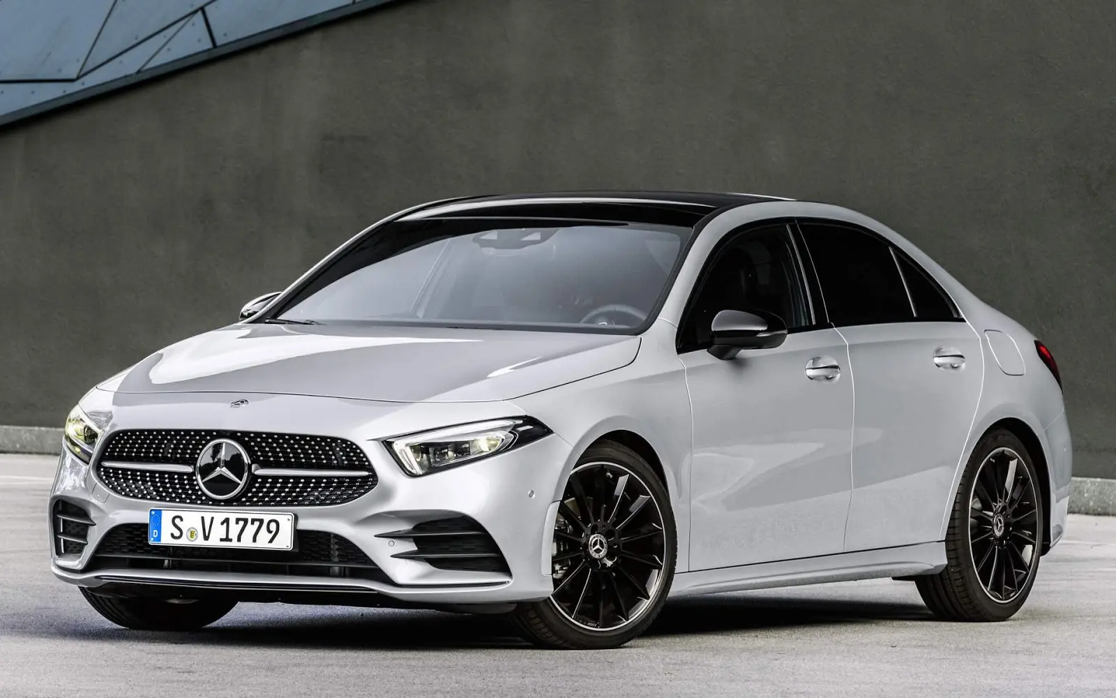 Mercedes-Benz  A Sedan 180 d Style 7G-DCT 3