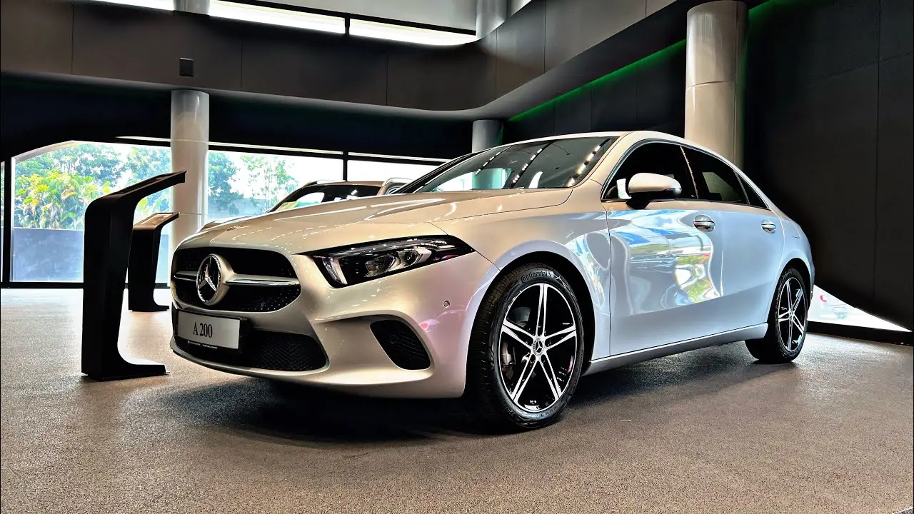 Mercedes-Benz  A 200 Progressive 7G-DCT 3