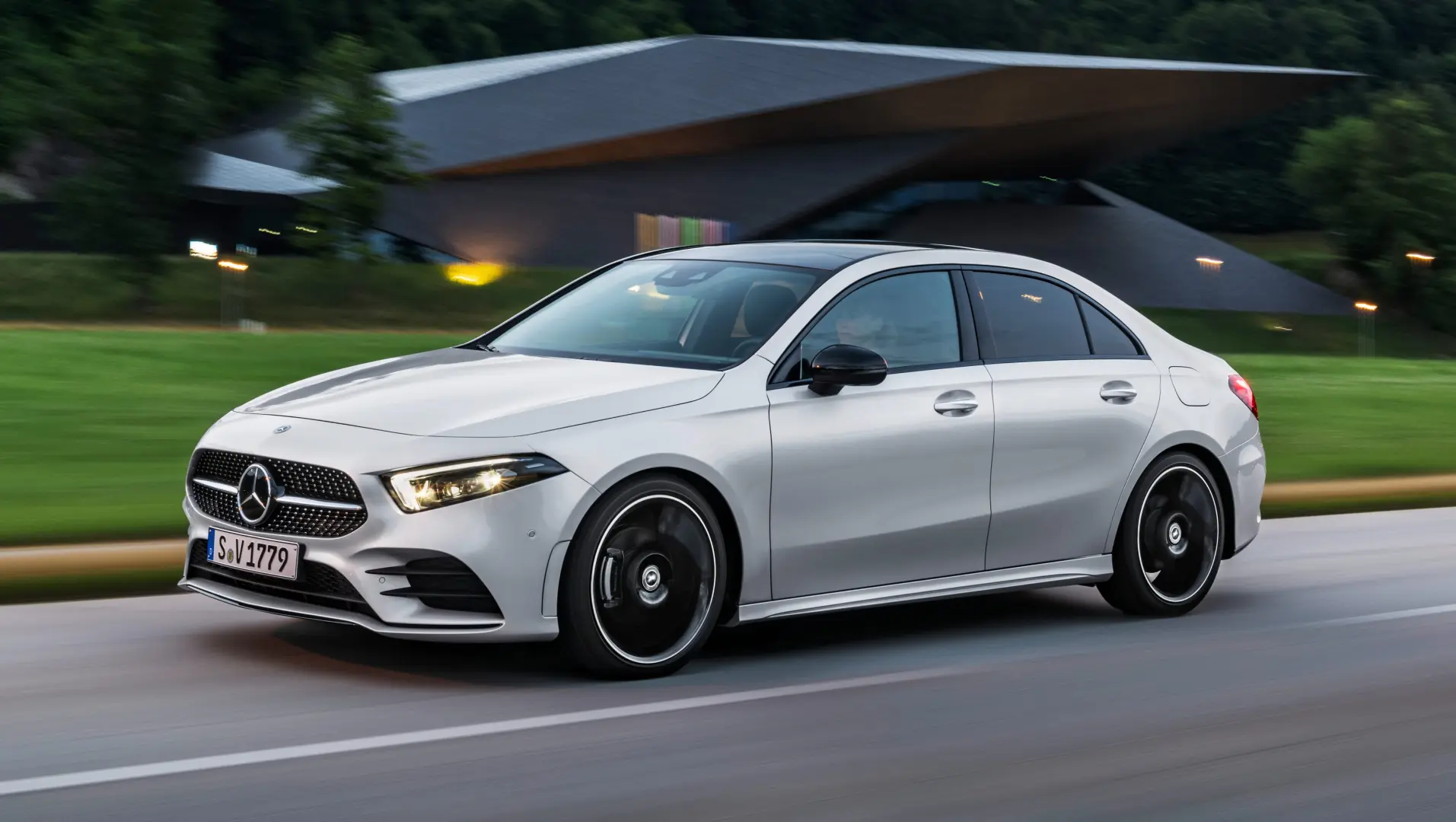 Mercedes-Benz  A Sedan 200 Style 7G-DCT 0