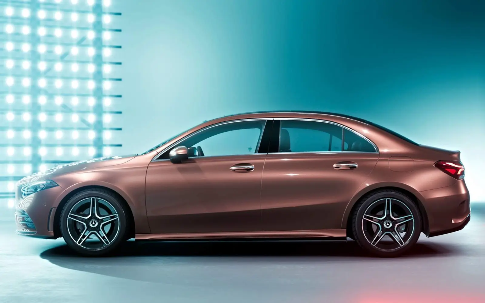 Mercedes-Benz  A Sedan 200 AMG Orange Art 7G-DCT 6