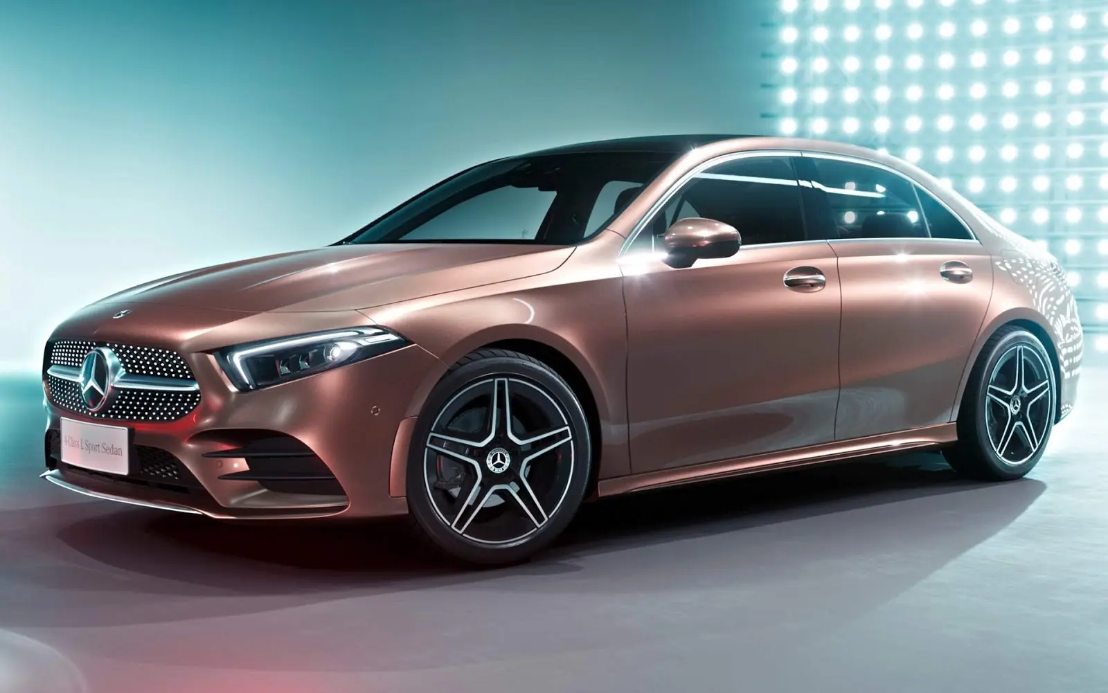 Mercedes-Benz  A Sedan 200 AMG Orange Art 7G-DCT 6