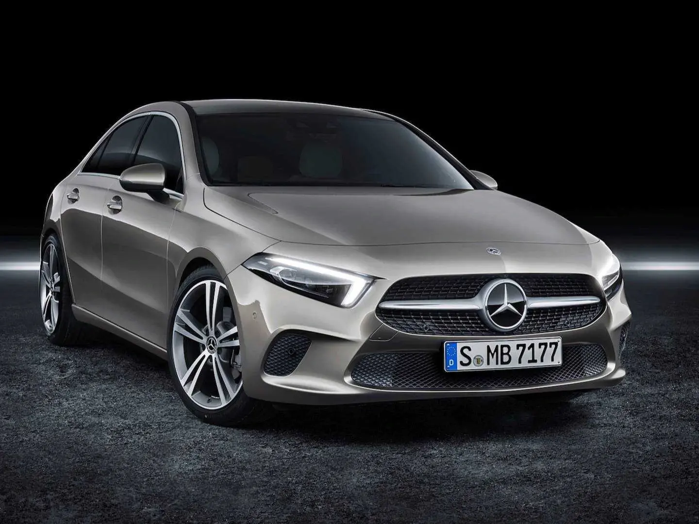 Mercedes-Benz  A Sedan 200 AMG Orange Art 7G-DCT 5