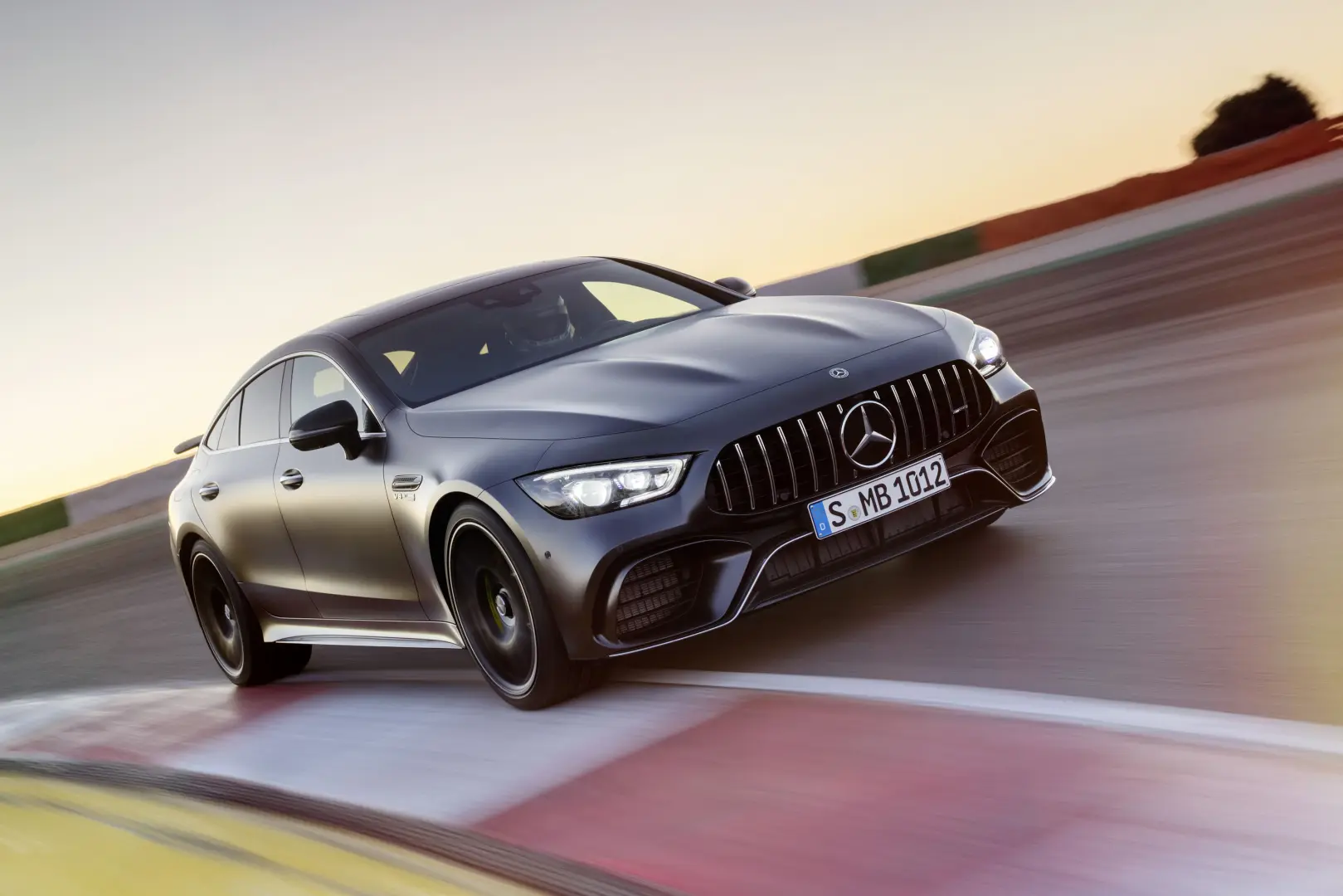 Mercedes-Benz  AMG-GT 43 4Matic+ 3