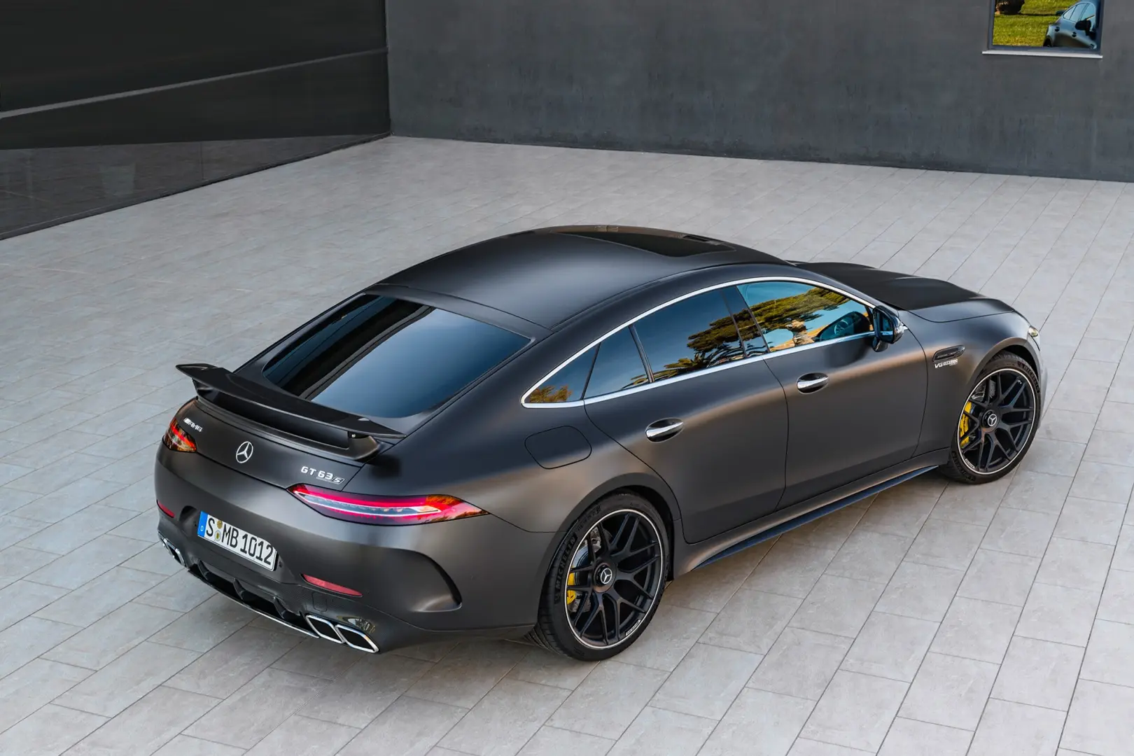 Mercedes-Benz  AMG-GT 43 4Matic+ 0