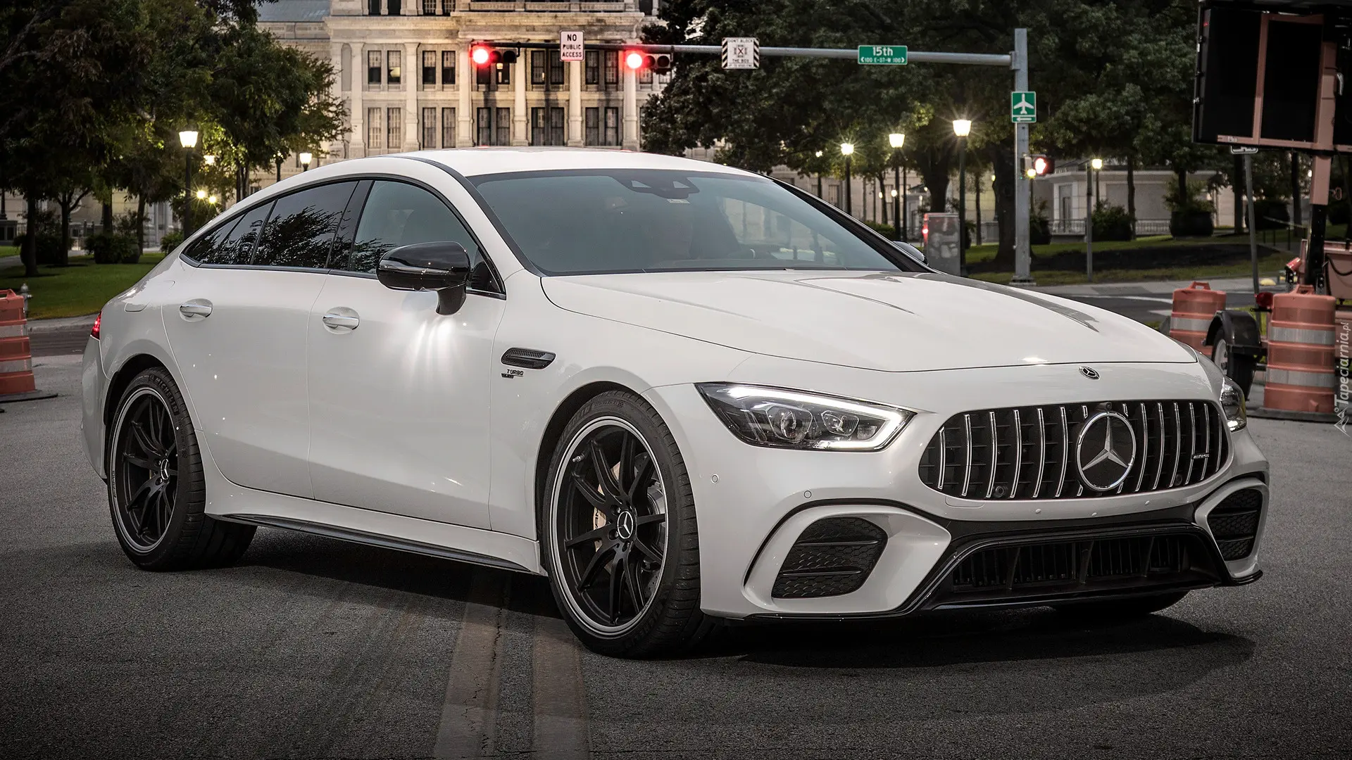 Mercedes-Benz  AMG-GT 53 4Matic+ 1