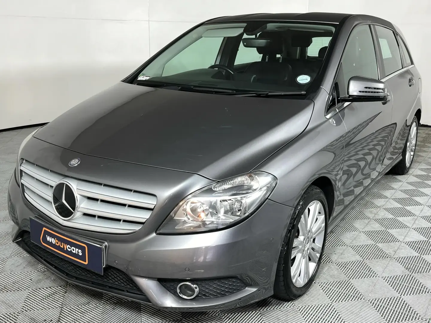 Mercedes-Benz  B 180 BlueEFFICIENCY AMG 7G-DCT 6